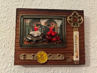 Colgador de llaves decorativo con termómetro