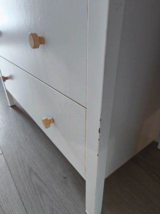 Cómoda blanca Ikea de madera
