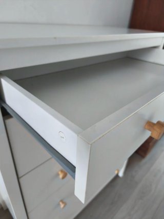 Cómoda blanca Ikea de madera