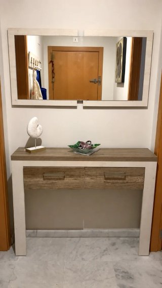 Recibidor de entrada madera y espejo