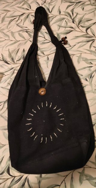 Bolso tela negro con aplicaciones metálicas