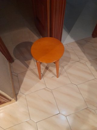 Taburete de madera redondo