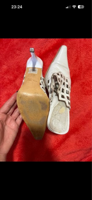 Tacones blancos destalonados