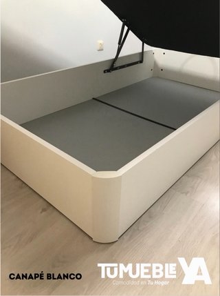 Cama individual con cabecero blanco