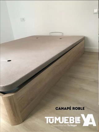Cama individual con cabecero blanco