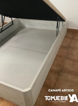 Cama individual con cabecero blanco