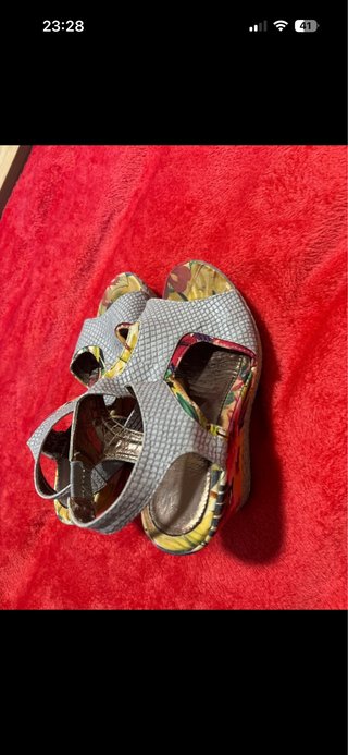 Sandalias plataforma grises y multicolor