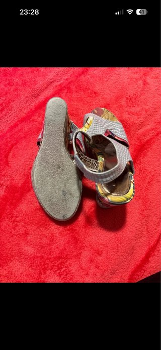 Sandalias plataforma grises y multicolor