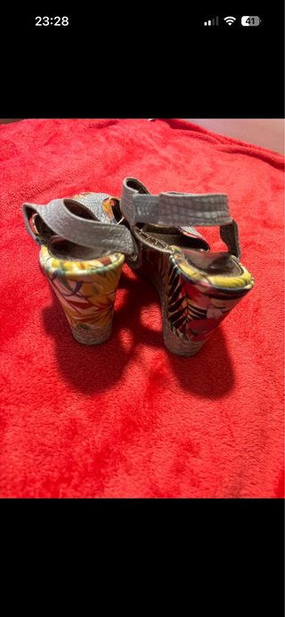 Sandalias plataforma grises y multicolor