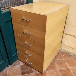 Cajonera de madera y metal