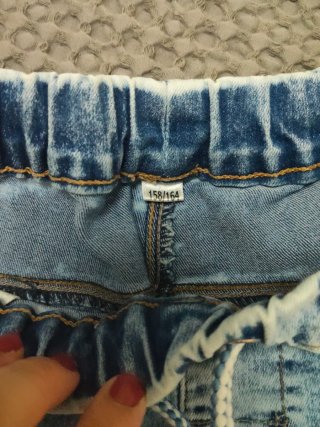 Pantalón corto vaquero desgastado