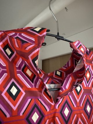 Blusa estampada geométrica