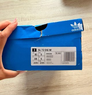 Adidas Zapatillas Negras con Detalles Rojos