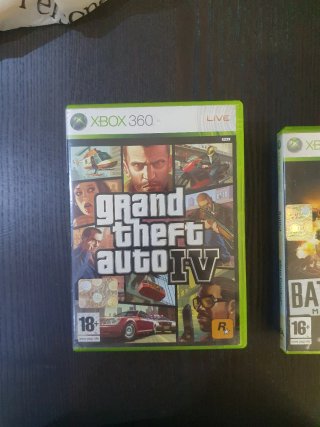 Xbox 360 con Kinect e giochi vari.