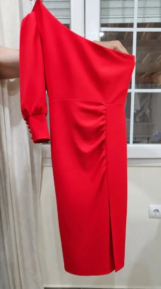 Vestido fiesta rojo asimétrico manga larga