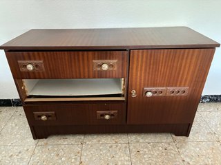 Regalo Mueble de madera con cajones y puerta