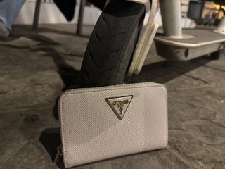 Billetera Guess Rosa y Dorada