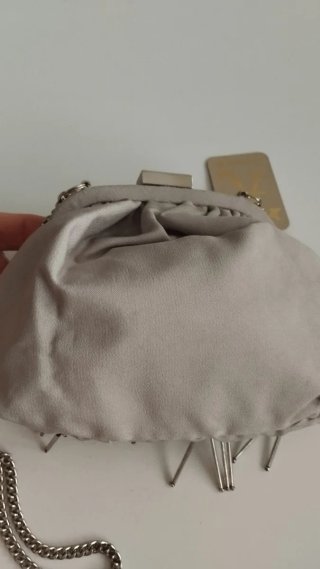 Bolso de fiesta plateado con cadena