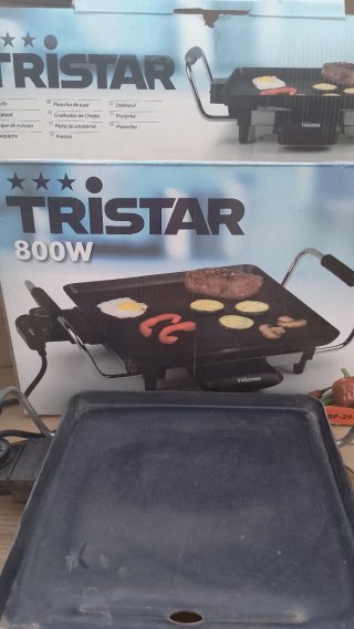 Plancha Tristar 800W Nueva