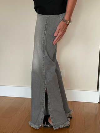 Pantalones vaqueros grises acampanados