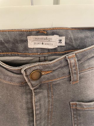 Pantalones vaqueros grises acampanados