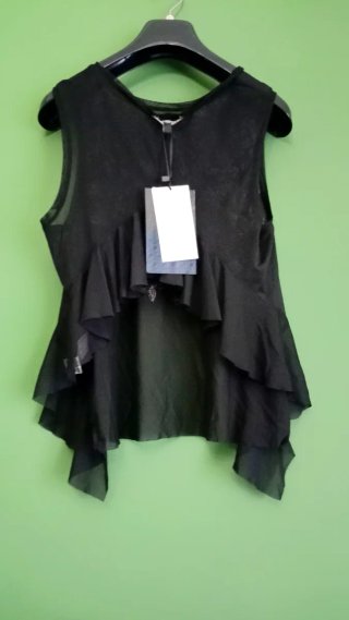 Blusa negra suelta floral blanca