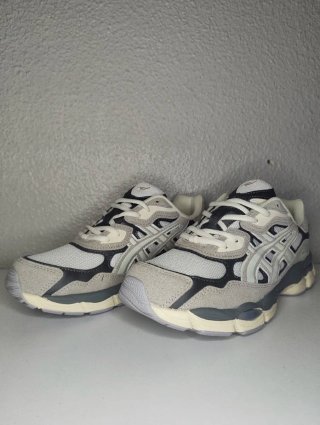 Asics Gel-Nyc Beige/Gris Talla 43.5
