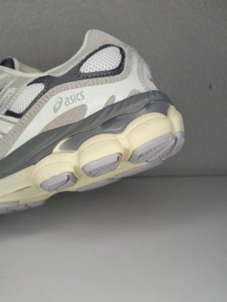 Asics Gel-Nyc Beige/Gris Talla 43.5