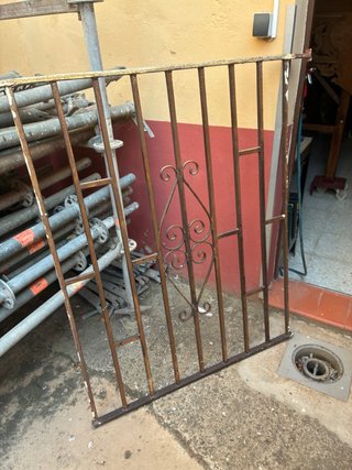 Reja de hierro forjado decorativa