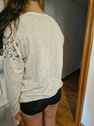 Sudadera Gusta beige con adornos