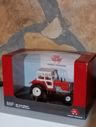 Die-Cast Model 1:32 MF