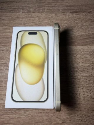 iPhone 15 dorado