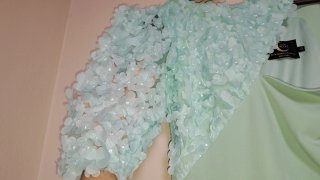 Vestido verde con detalles florales