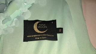 Vestido verde con detalles florales