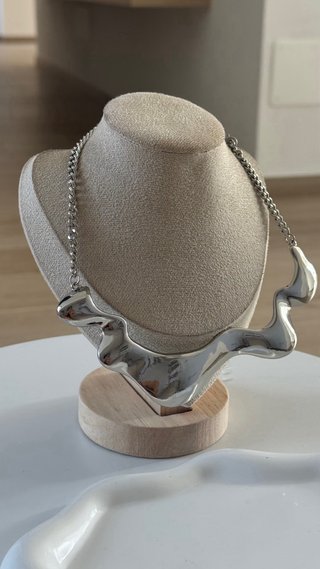 Collana con ciondolo placca argentata
