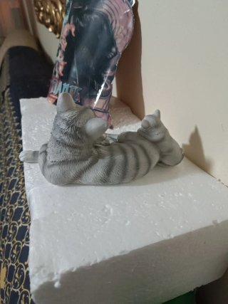 Figura Gatita con dos crías 18cm de largo decoraci