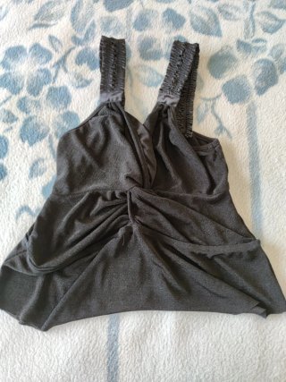 Top de licra gris drapeado