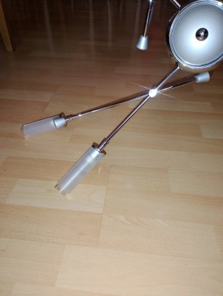 Lámpara de diseño moderno plateada