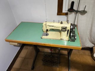 Máquina de coser Refrey Transforma + Mesa