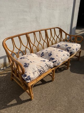 Set di mobili in rattan: divano e poltrone
