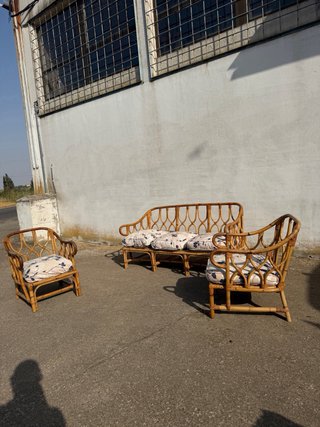 Set di mobili in rattan: divano e poltrone