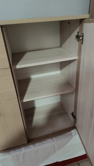 Aparador de madera con cajones