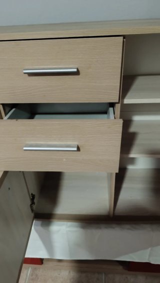 Aparador de madera con cajones