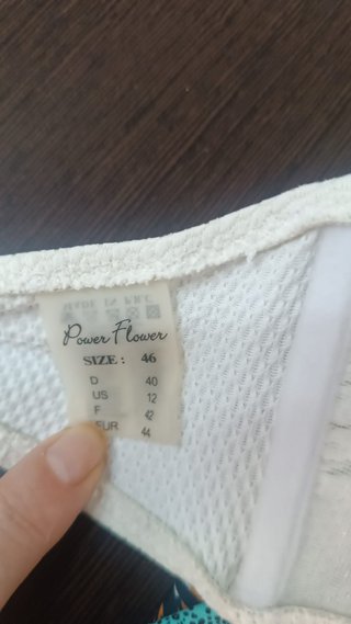Bikini blanco y estampado étnico