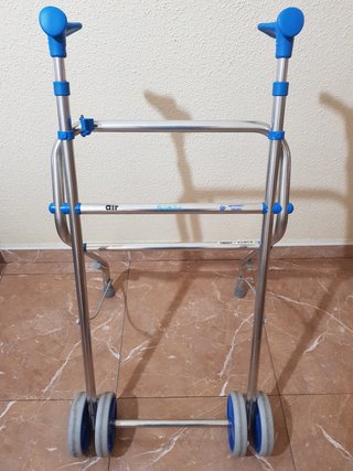 Andador Plegable Azul con Ruedas