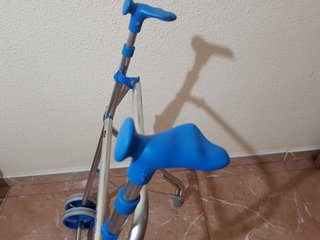 Andador Plegable Azul con Ruedas
