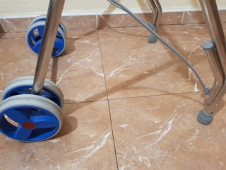 Andador Plegable Azul con Ruedas