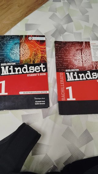 Libros de 1 bachillerato sociales bilingüe.