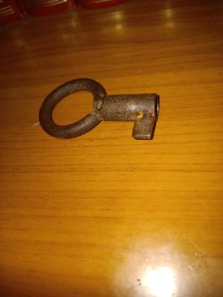 Llave antigua de hierro forjado. Siglo XIX