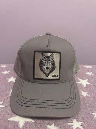Gorra Blanca con Parche de Tigre